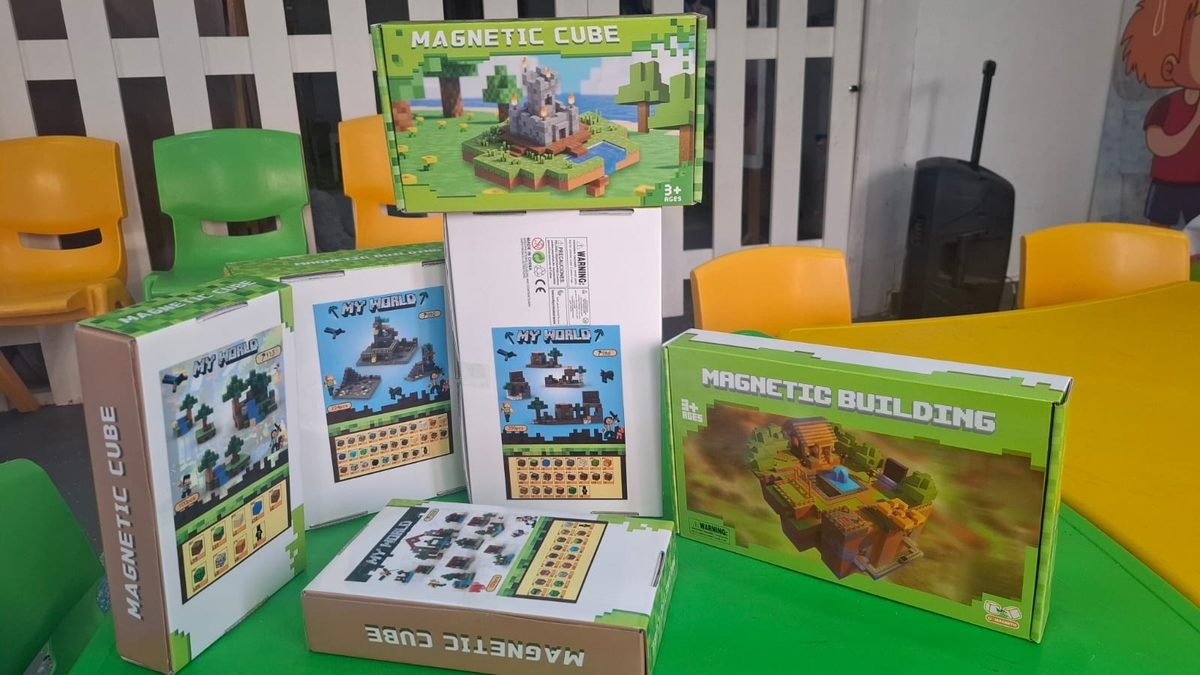 Magnetic Building Cubes – My World
